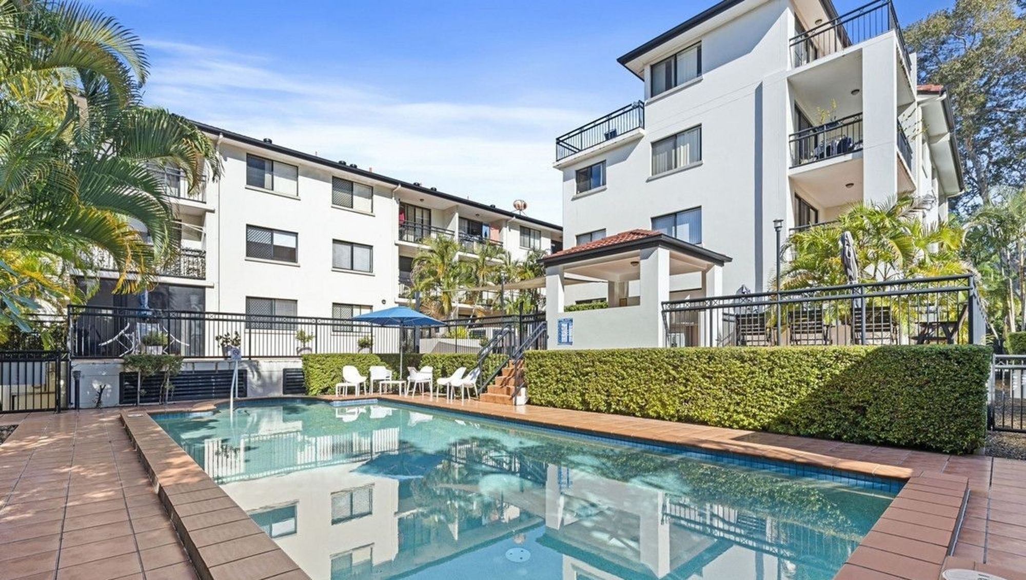GROUND FLOOR & WALKING DISTANCE TO EVERYTHING!
