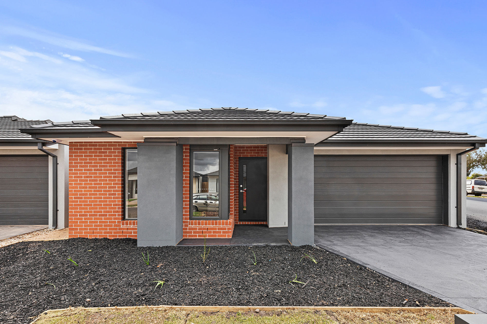 STYLISH FAMILY LIVING IN A PEACEFUL SETTING