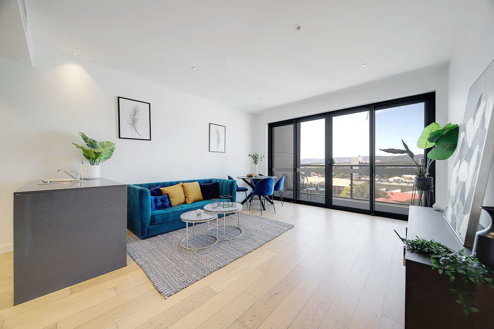 STYLISH 1 BEDROOM APARTMENT IN ADELAIDE