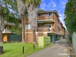 STYLISH, LOW-MAINTENANCE LIVING IN A PRIME LOCATION