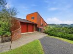 DISTINCTIVE HOUSE WITH BREATHTAKING VIEWS AND ENDLESS POSSIBILITIES
