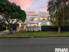 WHERE COASTAL CALM MEETS IMPECCABLE DESIGN