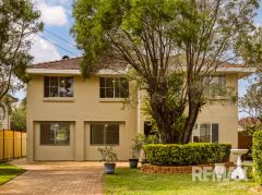 UNLOCK THE POTENTIAL OF THIS BLUE-CHIP BAYSIDE OPPORTUNITY