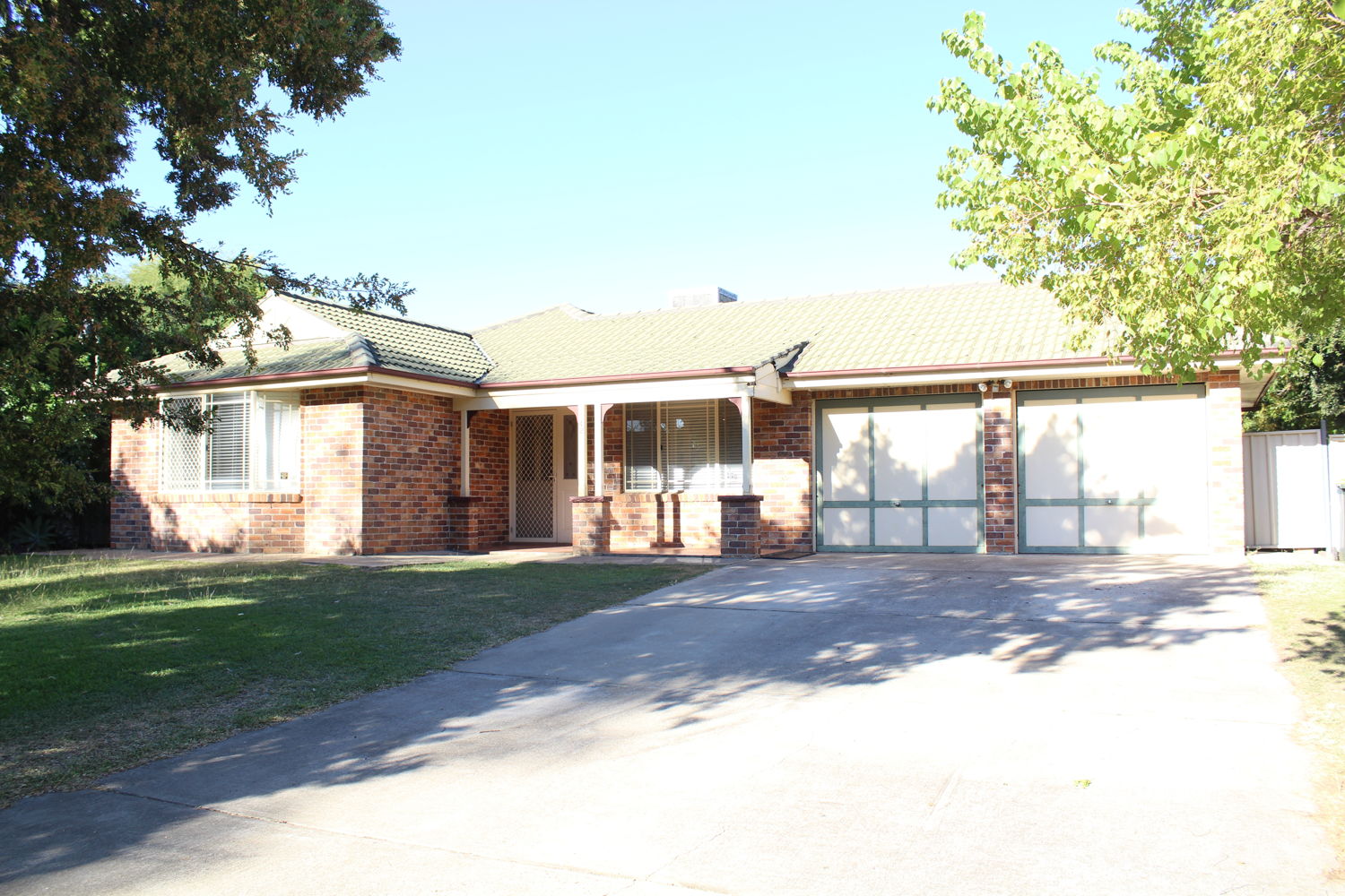 FAMILY HOME IN QUIET AREA