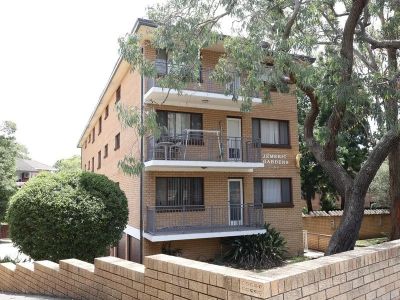 SPACIOUS ONE-BEDROOM APARTMENT IN CONVENIENT LOCATION