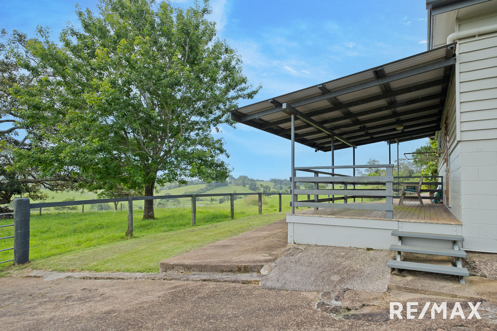 COSY 2 BEDROOM OLD DAIRY COTTAGE WITH A BRIGHT KITCHEN AND LIVING AREA, OVERLOOKING PRISTINE ACREAGE VIEWS -  RENT INCREASING TO $480 ON 17.01.25