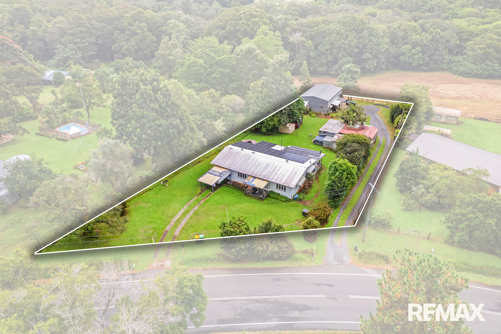 HALF ACRE LIFESTYLE RETREAT WITH LARGE SHED & SIDE ACCESS