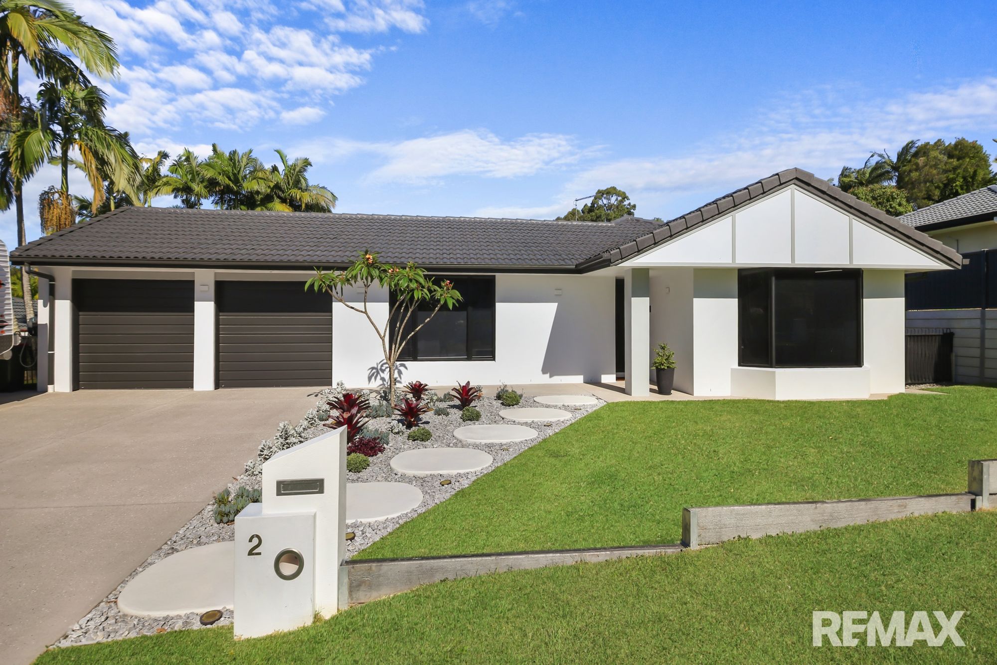 IMMACULATE 4 BEDROOM FAMILY HOME WITH DUCTED AIR CONDITIONING AND INGROUND POOL.
