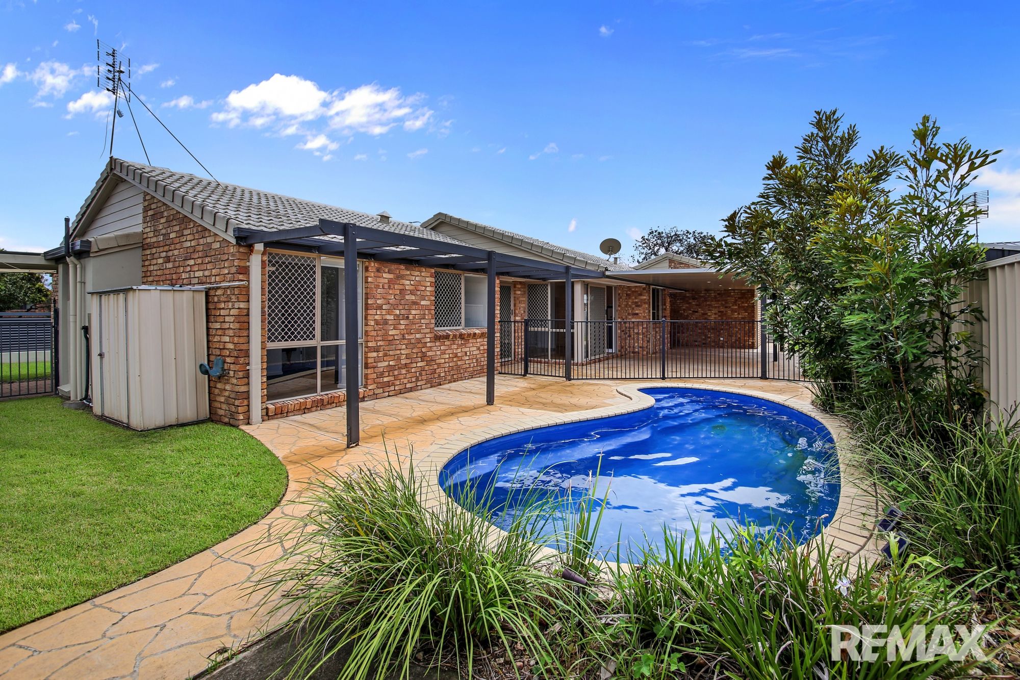 COASTAL LIVING IN A SPACIOUS 4 BEDROOM HOME WITH SOLAR PANELS, INGROUND POOL AND DUCTED AIR CONDITIONING