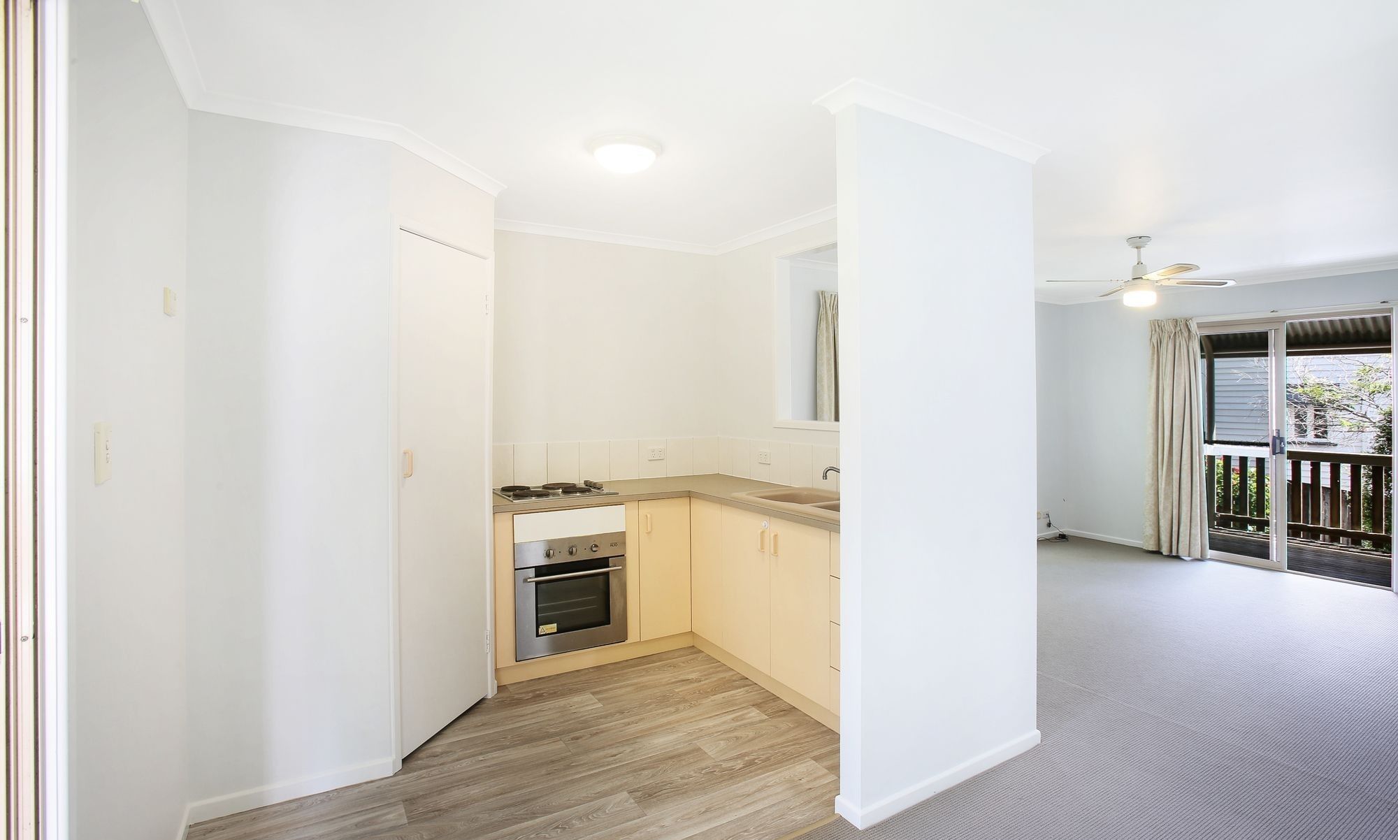 3 BEDROOM ELEVATED TOWNHOUSE WITH BALCONY PRIVACY AND EASY ACCESS DRIVEWAY INTO COMPLEX - RENT INCREASING TO $650 P/WK ON 24.09.26