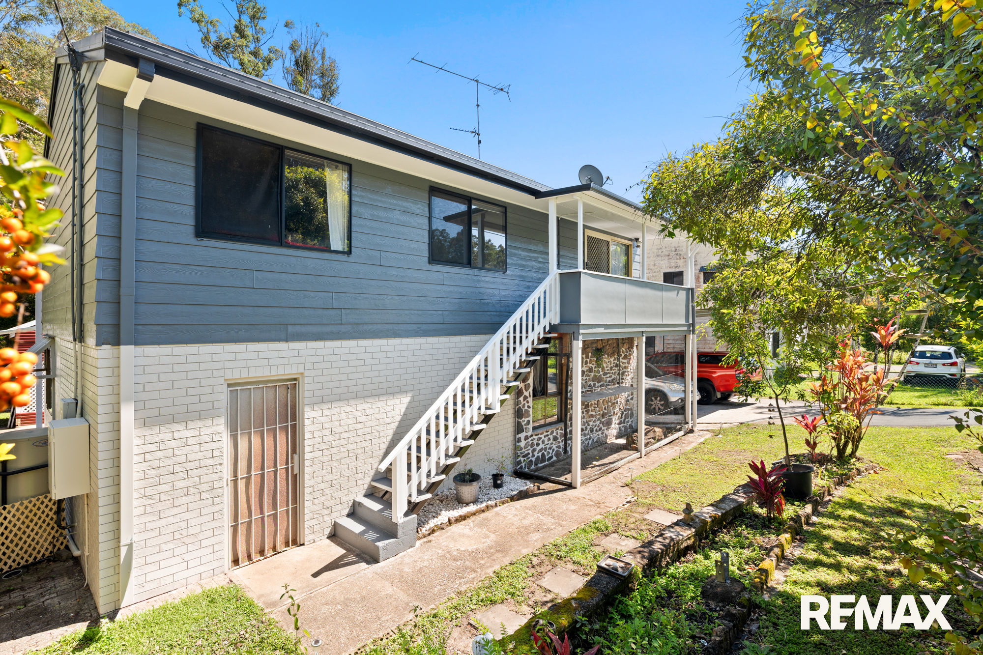 DUAL-LEVEL LIVING WITH SPACE FOR THE WHOLE HOUSEHOLD