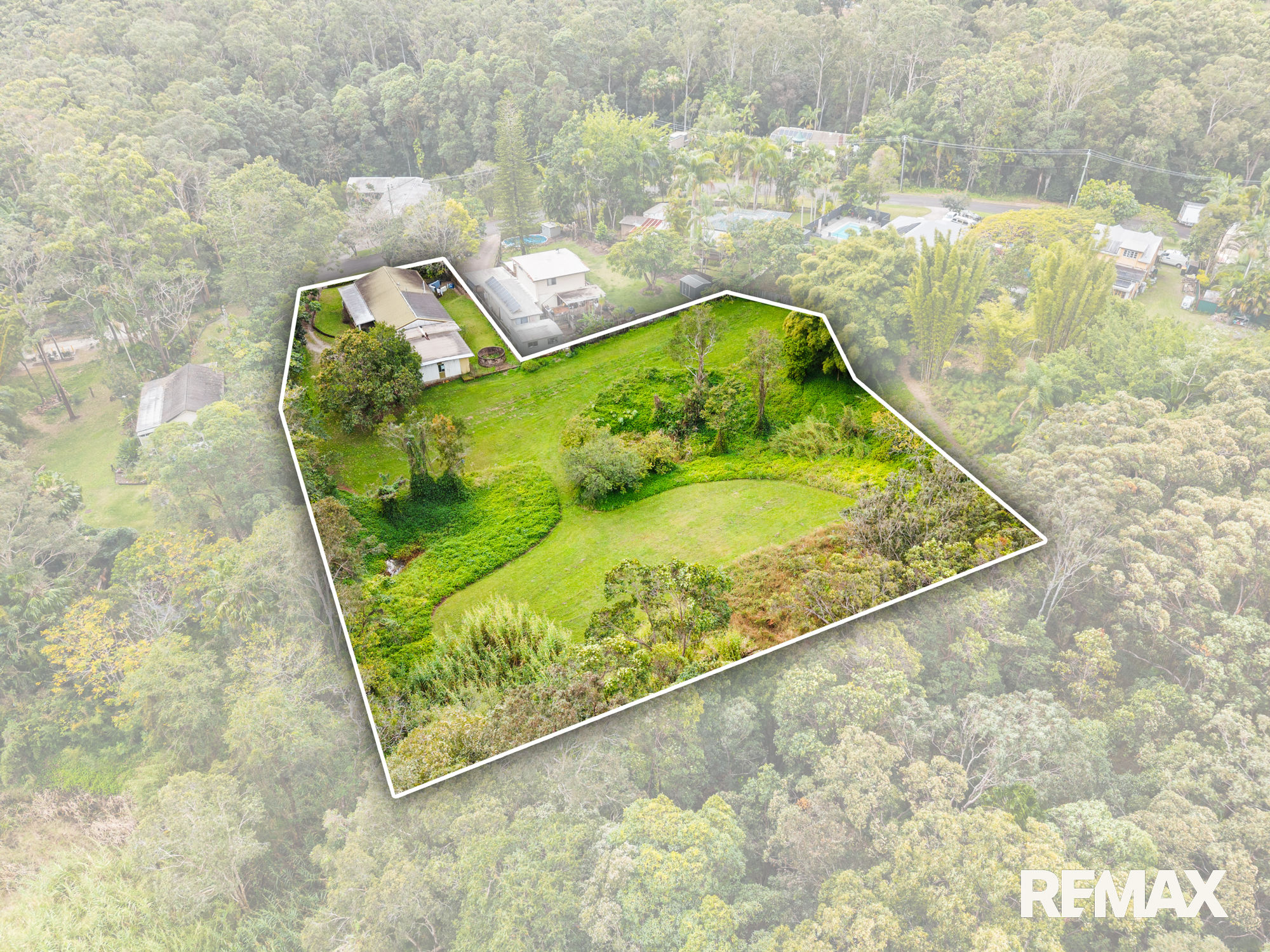 ESTABLISHED GREENERY, LARGE SHED & EXCEPTIONAL LIFESTYLE SPACE