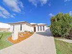 SMART LIVING IN A PRIME LOCATION - WELCOME TO 29 CANIA WAY!