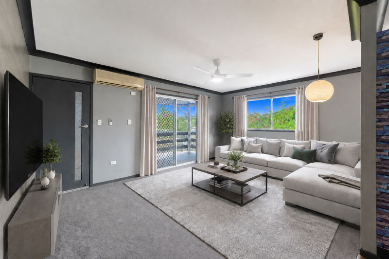 DUAL LIVING HOME IN SUN VALLEY WITH SIDE ACCESS
