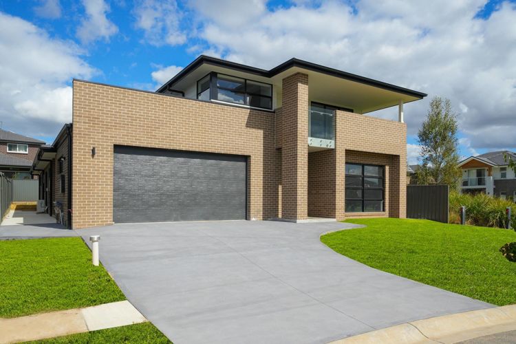 STUNNING FAMILY HOME !!