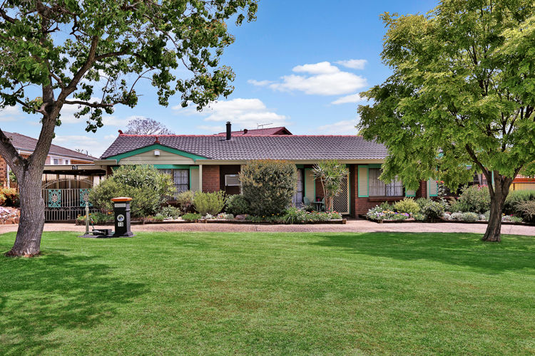 OPEN HOME SATURDAY 28/3 AT 11:00AM - 11:30AM