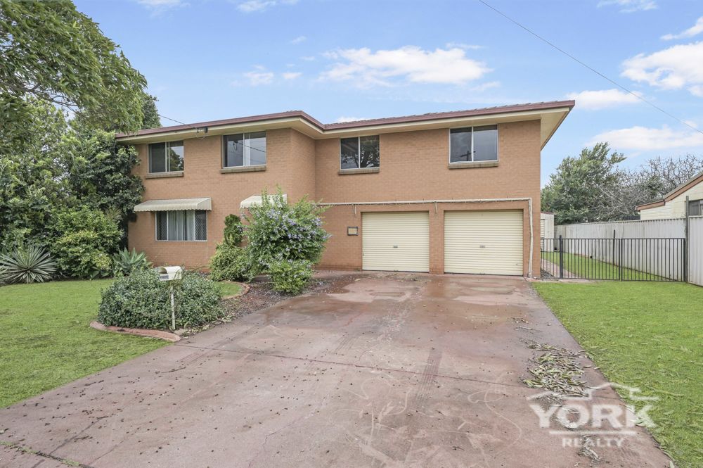LARGE HOME FOR A BIG FAMILY!