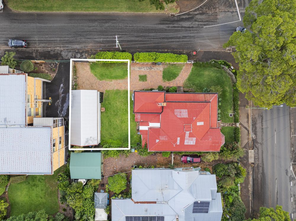 RARE OPPORTUNITY IN PRIME EAST TOOWOOMBA ACROSS FROM QUEENS PARK - NEW PRICE