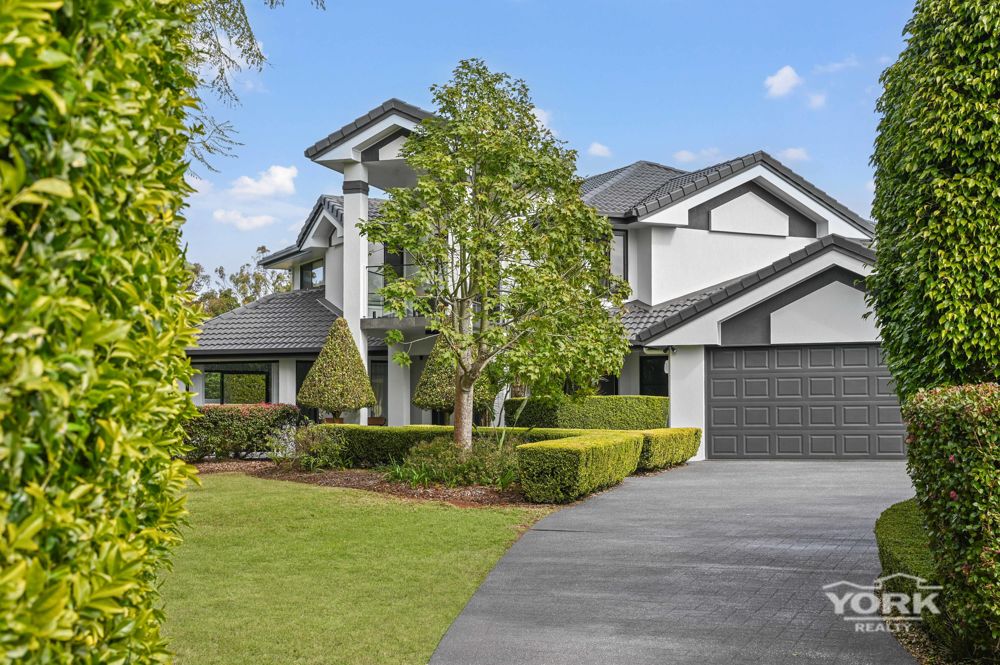 GOLF COURSE LIFESTYLE WITH FAMILY-SIZED LIVING ON 1575SQM IN MIDDLE RIDGE