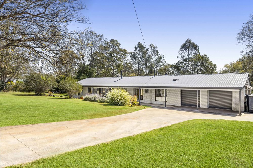 SPACIOUS FAMILY HOME ON NEARLY 3,000M²