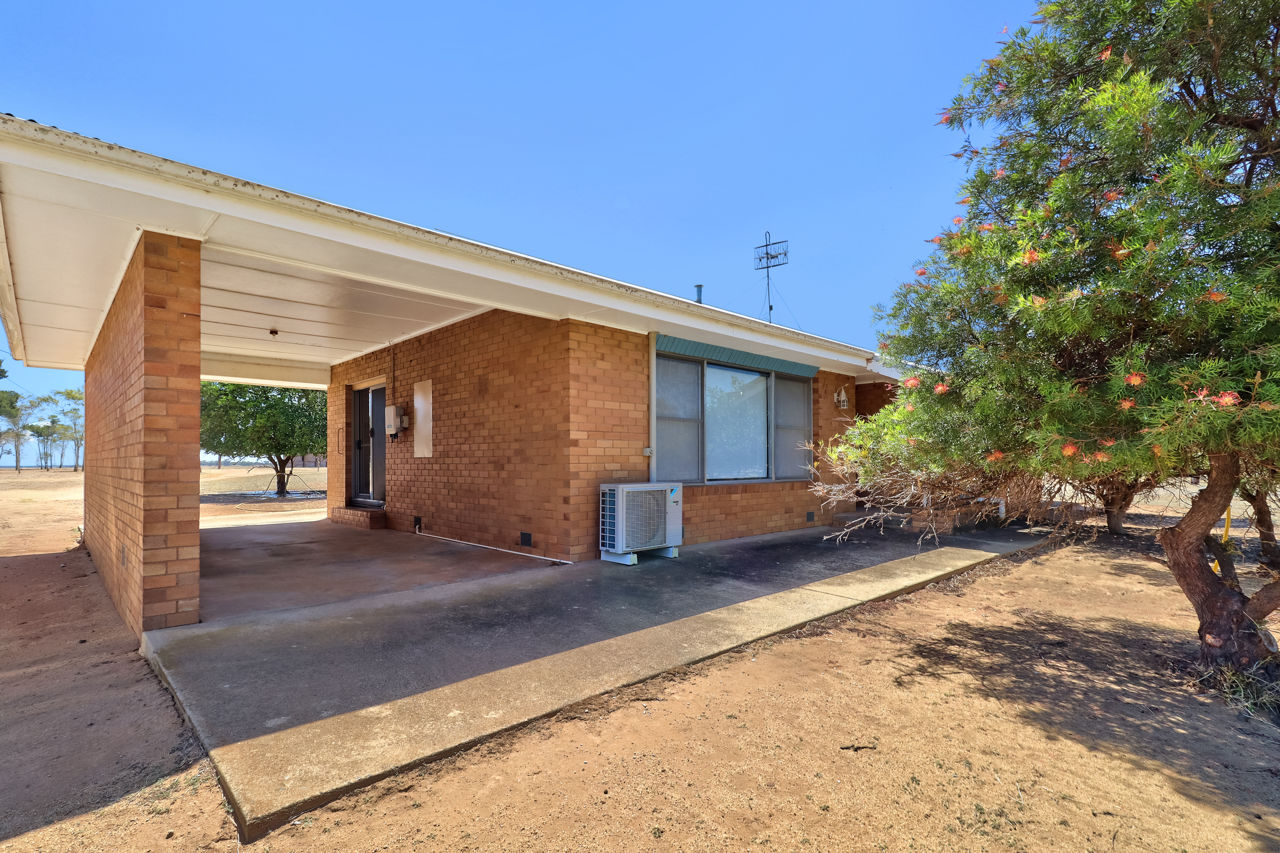 RURAL RENTAL ACCOMMODATION APPROX 30KM FROM DENILIQUIN VIA PRETTY PINE