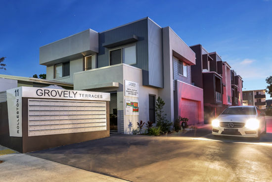 CONTEMPORARY LIVING WITH URBAN LIFESTYLE AND GREAT LOCATION!