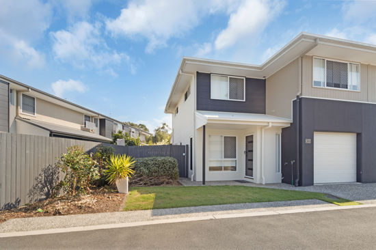 STYLISH TOWNHOUSE IN A PRIME ALBANY CREEK LOCATION!