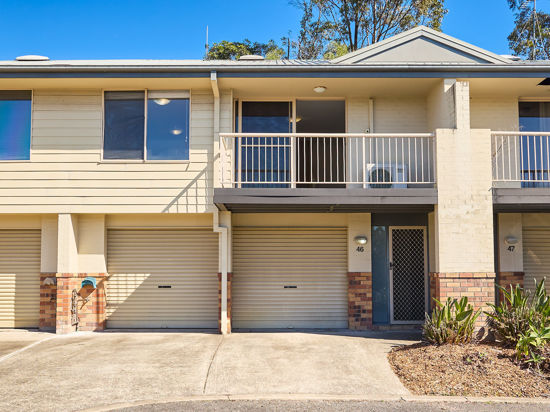 FRESHLY RENOVATED TOWNHOUSE WITH SCENIC OUTLOOK - VACANT & MOVE-IN READY