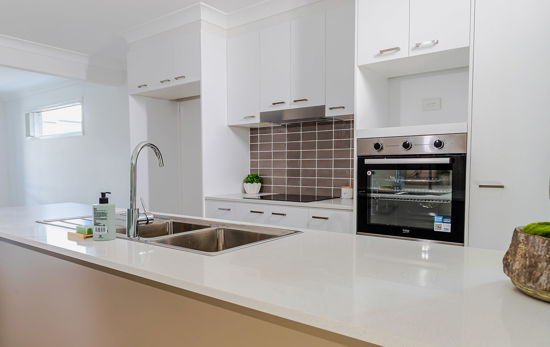 LUXURY TOWNHOUSE - PRIMARY LOCATION!!!