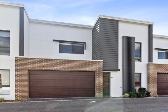 2 STORY, 4-BEDROOM TOWNHOUSE IN CENTRAL PRESTIGIOUS ROCHEDALE!