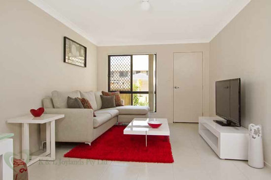 EASY LIVING AT A PEACEFUL COMPLEX!