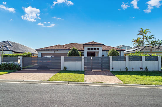 WELL LOCATED SPACIOUS FAMILY HOME IN PRESTIGIOUS ARUNDEL HILLS