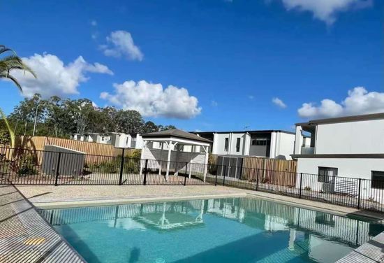 MODERN FULLY FURNISHED TOWNHOUSE - ROOMS FOR RENT IN ROCHEDALE