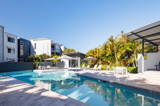 MODERN FIRST-FLOOR APARTMENT WITH STUDY | 2 BED, 2 BATH, 1 CAR + STORAGE | QUIET STREET ASPECT