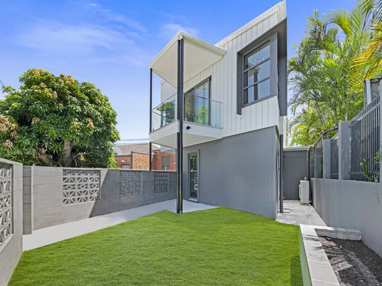 MODERN 3-BEDROOM TOWNHOUSE IN PRIME NORMAN PARK LOCATION!