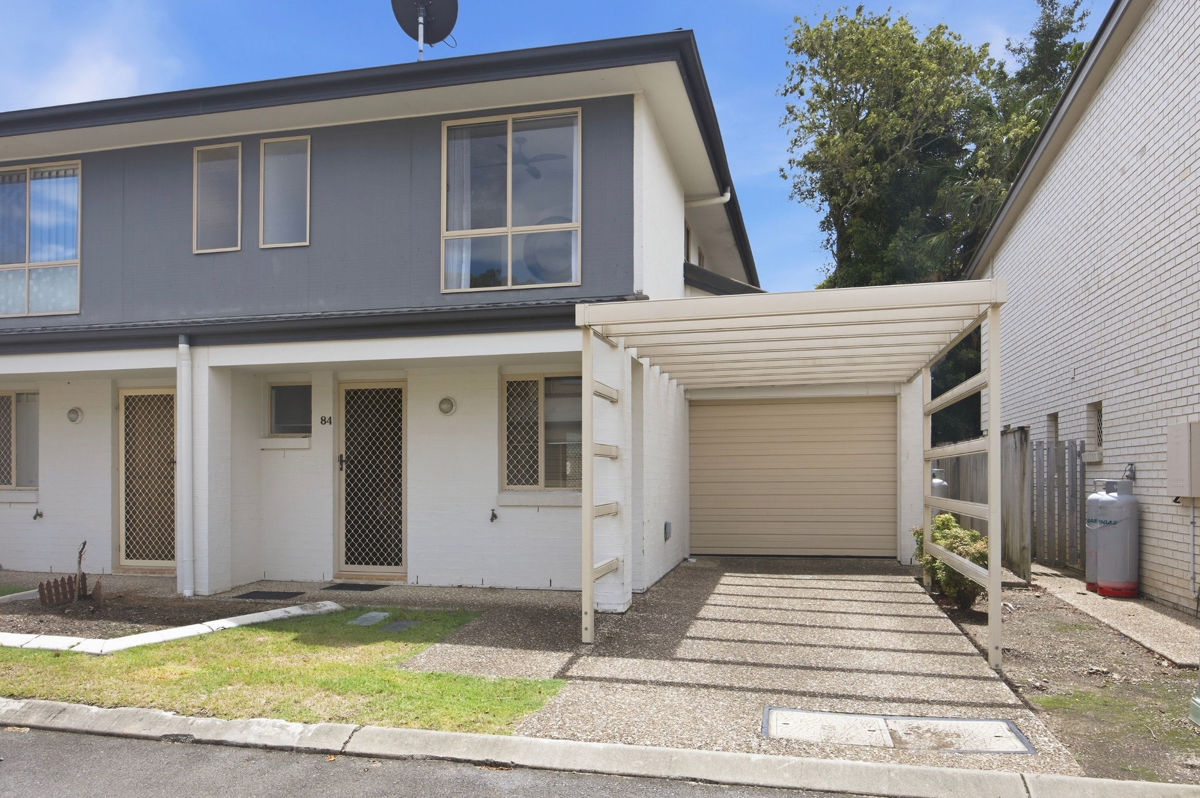 EXTRA LARGE TOWNHOUSE IN SOUGHT AFTER COMPLEX!