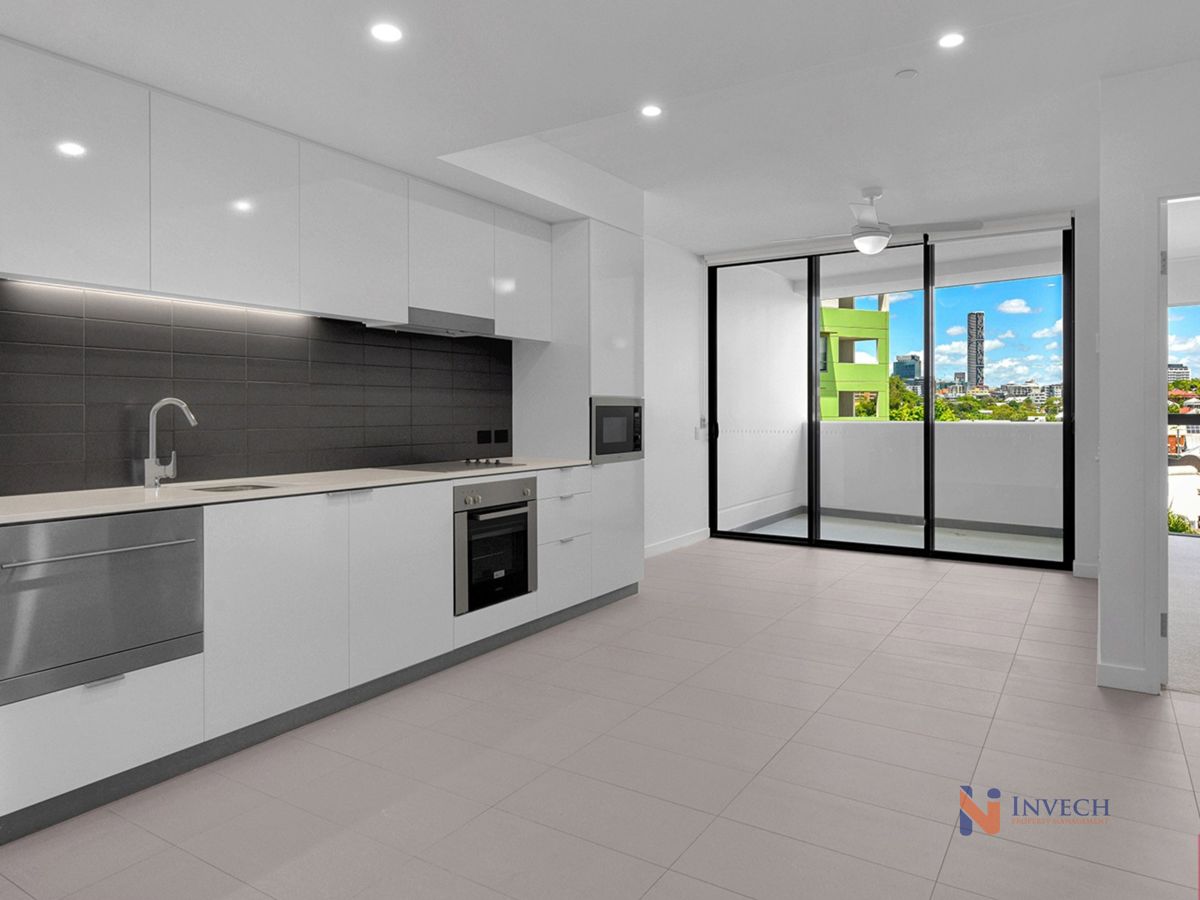 MOVE-IN READY ONE BEDROOM APARTMENT WITH SPACIOUS BEDROOM, BALCONY & RESORT-STYLE LIVING