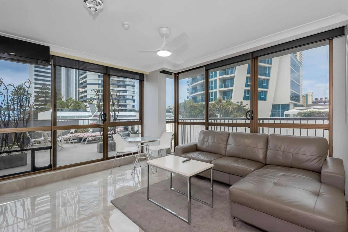 CENTRAL SURFERS PARADISE APARTMENT