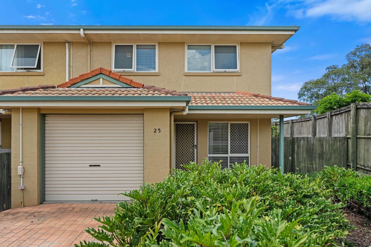 THREE BEDROOMS WITH COURTYARD