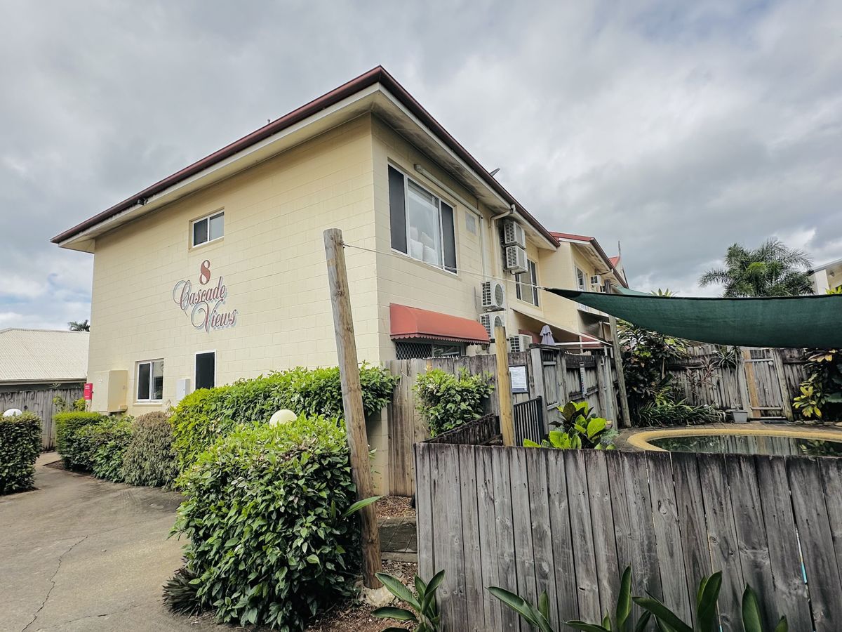 STYLISH LOW-MAINTENANCE LIVING IN THE HEART OF REDLYNCH OFFERS ABOVE $480,000