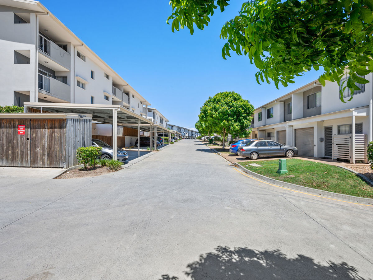 MODERN APARTMENT LIVING IN THE HEART OF NORTH LAKES VIEWS