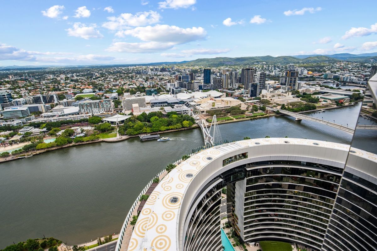 HIGH-LEVEL 1-BEDROOM APARTMENT WITH RIVER, SOUTH BANK & WHEEL VIEWS