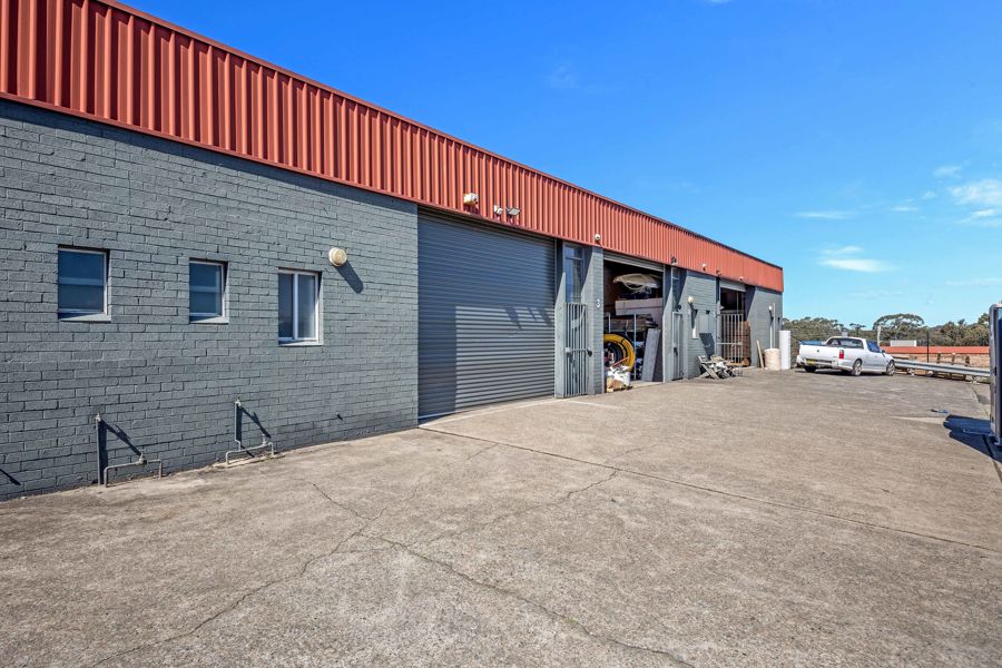 AFFORDABLE INDUSTRIAL UNIT - PERFECT FOR TRADES, STORAGE & INVESTMENT!
