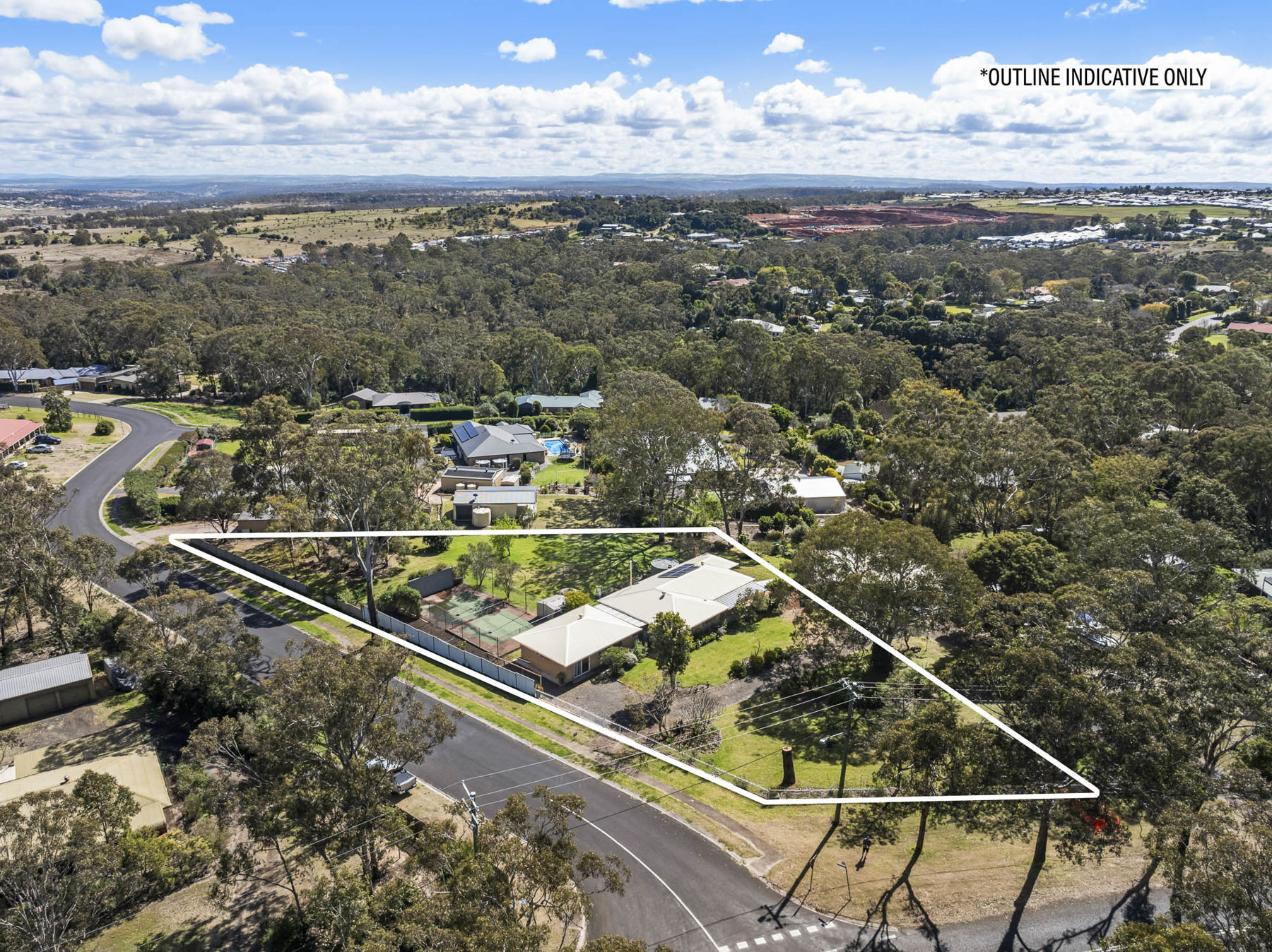 SPACIOUS FAMILY HOME ON 3,000M2 BLOCK WITH HUGE POTENTIAL!