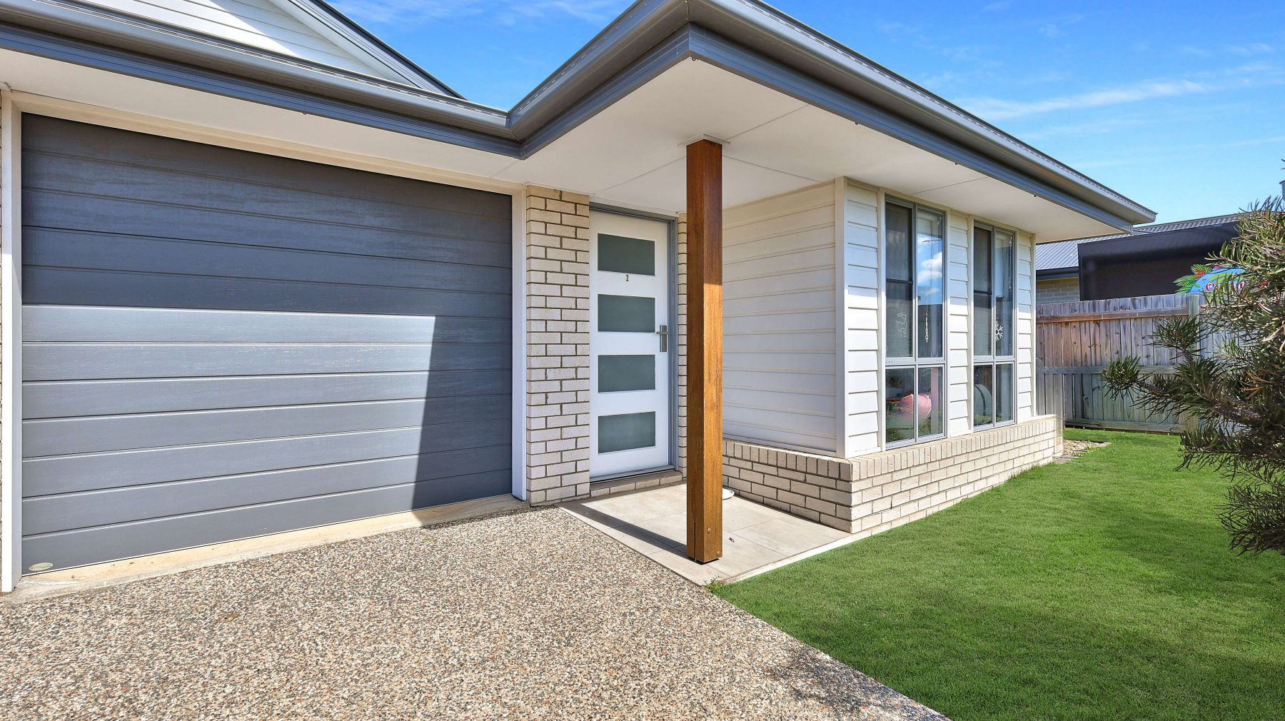 STRATA-TITLED ENTIRE DUPLEX -- OPTION TO BUY ONE OR BOTH -- SELLING WITH LEASE INCOME, SHOWING 4.34% GROSS ANNUAL RENT YIELD