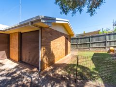 RENOVATED AND READY, A HIDDEN GEM IN SOUTH TOOWOOMBA