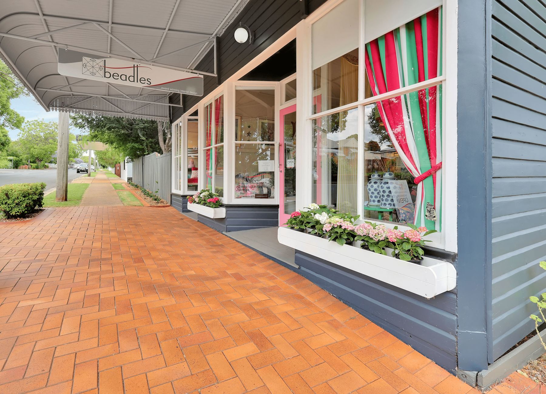 COMPELLING COMMERCIAL CORNER - BUY BRILLIANT BOUTIQUE BUILDING, BRIDGE ST.