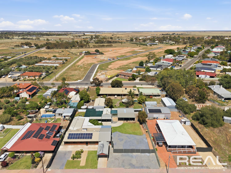 A FLEXIBLE FAMILY HOME TO SUIT YOUR EVER-CHANGING NEEDS