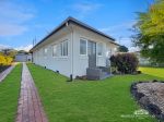 SPACIOUS FAMILY HOME - SHED, DECK & WALK TO TOWN