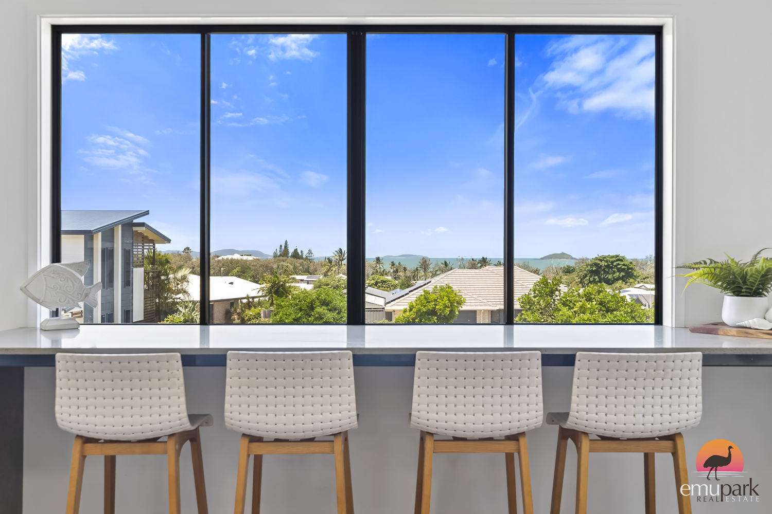 TANBY BEACH ESTATE BEAUTY - OPEN PLAN LIVING & BREATHTAKING SEA VIEWS!